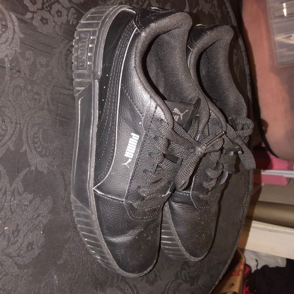 Women’s 6.5 Puma shoes
